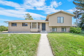 Photo 2 for 4891 W Calyx Cir