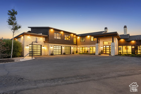 Photo 5 for 7005 N Greenfield Dr