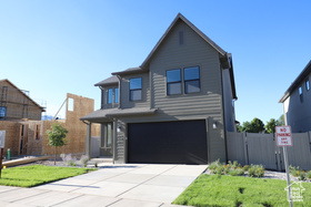 Photo 3 for 1072 W Audrey Ln #17