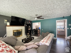 Photo 3 for 1363 Lewis Dr