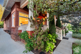 Photo 4 for 219 E 8th Ave