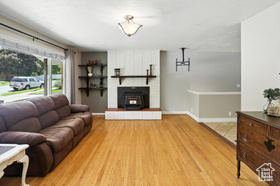 Photo 3 for 801 N Medoland Dr
