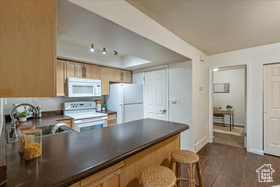 Photo 4 for 223 E Hill Ave #2