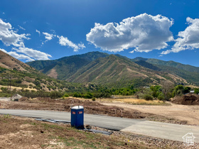 2057 E Maple Hills Dr MLS #2102892