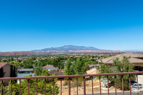 Photo 4 for 956 E Summit Dr