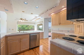 Photo 3 for 956 E Summit Dr