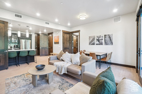 Photo 5 for 3703 Blackstone Dr #103
