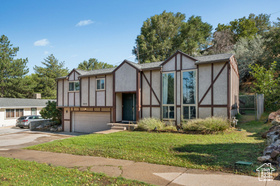 Photo 3 for 1272 E Earl Dr