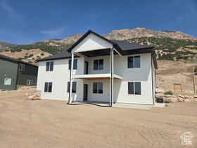 Photo 3 for 3033 N Mountain Rd