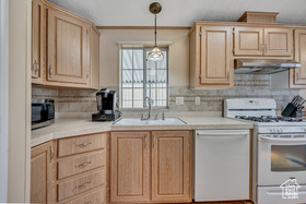 Photo 3 for 1101 W Barberry Dr