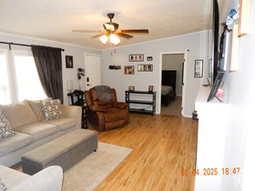 Photo 3 for 1511 W Gordon Rd
