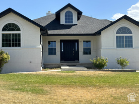 Photo 3 for 353 W Redberry Rd