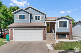 Photo 2 for 889 S Clover Cir