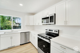 Photo 4 for 878 E Elgin Ave