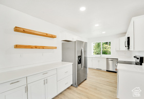 Photo 3 for 878 E Elgin Ave
