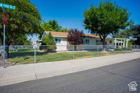 Photo 2 for 744 Van Dyke Way