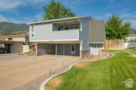 Photo 3 for 5822 Park Ln