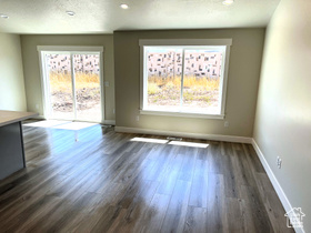 Photo 5 for 1226 N Berra Blvd