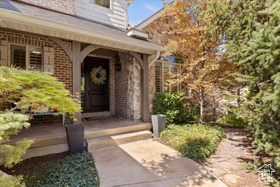 Photo 3 for 129 N Mountain Vistas Rd