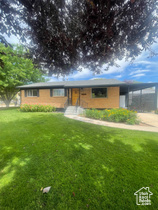 Photo 1 for 611 E Lagoon St