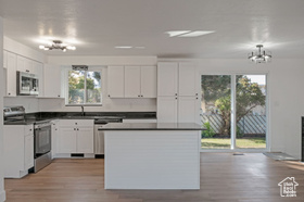 Photo 4 for 3746 S Parker Dr