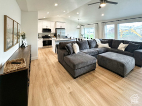 Photo 4 for 379 N Sunrise Dr