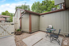Photo 3 for 5508 S Willow Ln