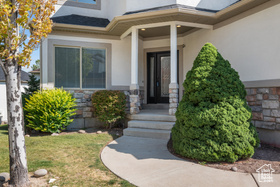 Photo 3 for 909 E Rosebud Ct