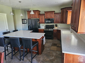 Photo 4 for 681 Country Ln