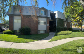 Photo 2 for 1633 N Woodland Dr