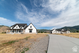 Photo 4 for 2288 N Lincoln Ln #A/B
