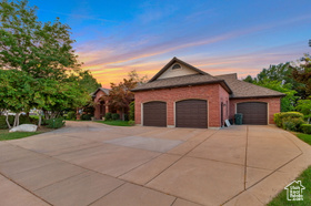 Photo 3 for 1681 E Lakeview Way