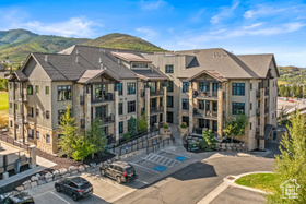 Photo 3 for 3793 Blackstone Dr #1B