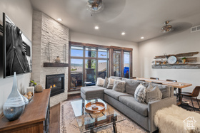 Photo 2 for 3793 Blackstone Dr #1B