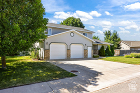 Photo 3 for 596 Eagle Dr