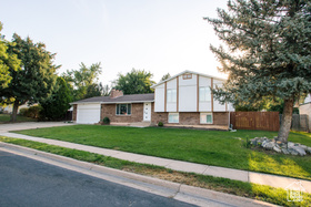 Photo 3 for 1086 N Oakridge Dr