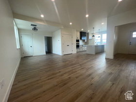 Photo 4 for 845 S Greenway Dr