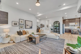 Photo 4 for 1701 W Oakridge Cir