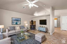 Photo 3 for 2056 E Middleton Dr #9