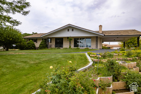 Photo 2 for 349 Crestview Dr
