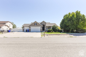 Photo 2 for 1129 S Apricot Cir