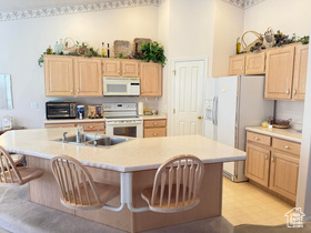 Photo 2 for 210 N Mall Dr #86