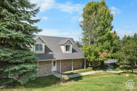 Photo 2 for 2480 Oakridge Dr
