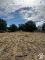 Photo 4 for 261 N Redwood Rd #1