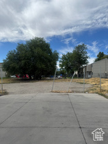 Photo 3 for 261 N Redwood Rd #1