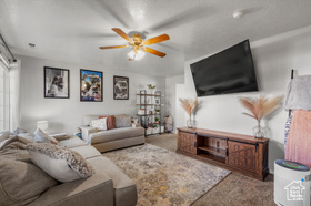 Photo 5 for 1027 E Sara Ln
