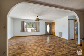 Photo 5 for 709 W Bartlett Cir
