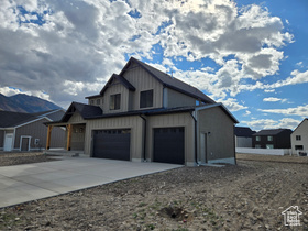 Photo 2 for 839 N Chianina Dr #166