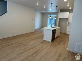 Photo 4 for 1170 N Clifton Dr #112