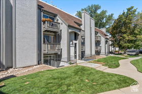 Photo 2 for 415 E Creekside Cir #B